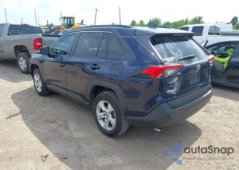 2021 Toyota Rav4 Xle z USA, uszkodzony, nr VIN 2T3W1RFV4MW142013